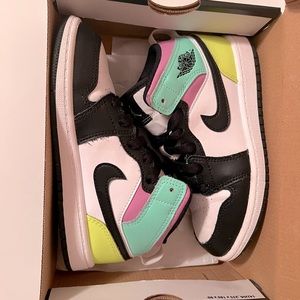 Kids Jordan 1 Mids Size 13